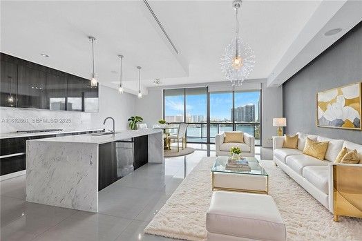 3300 NE 188 St. 611, Aventura
